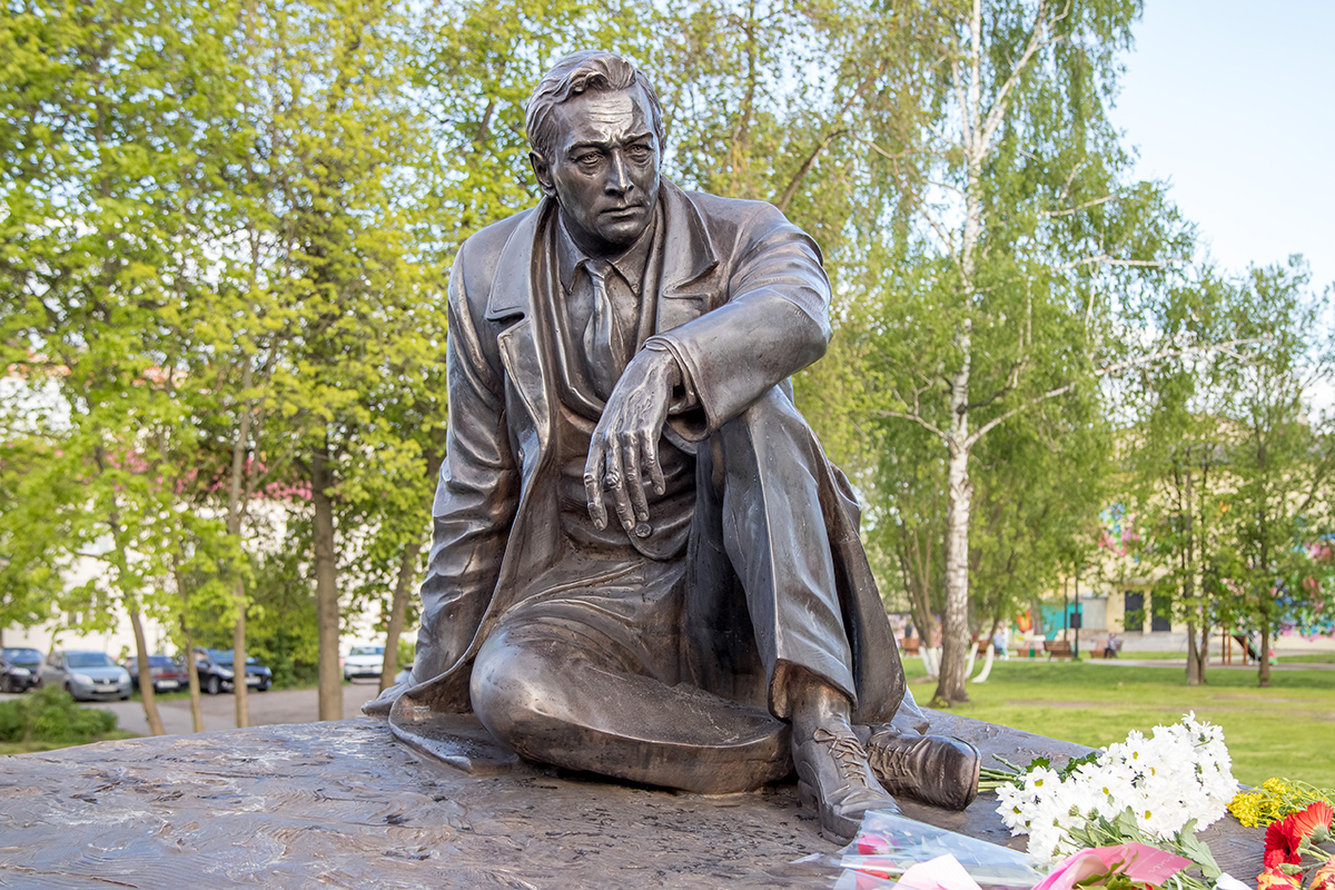 Артист в России — больше, чем артист. В Павловском Посаде открыли памятник Вячеславу Тихонову