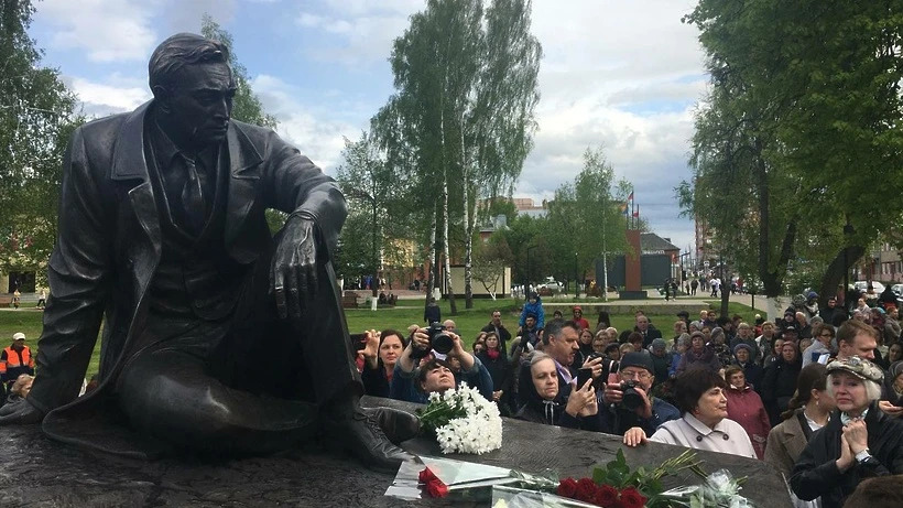 Памятник Вячеславу Тихонову открыли в Павловском Посаде