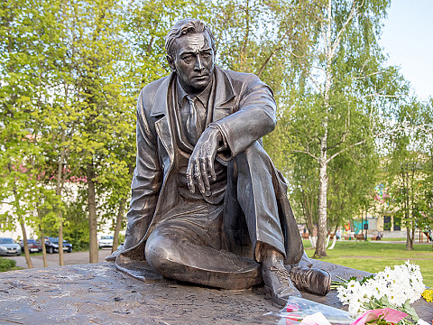 Артист в России — больше, чем артист. В Павловском Посаде открыли памятник Вячеславу Тихонову